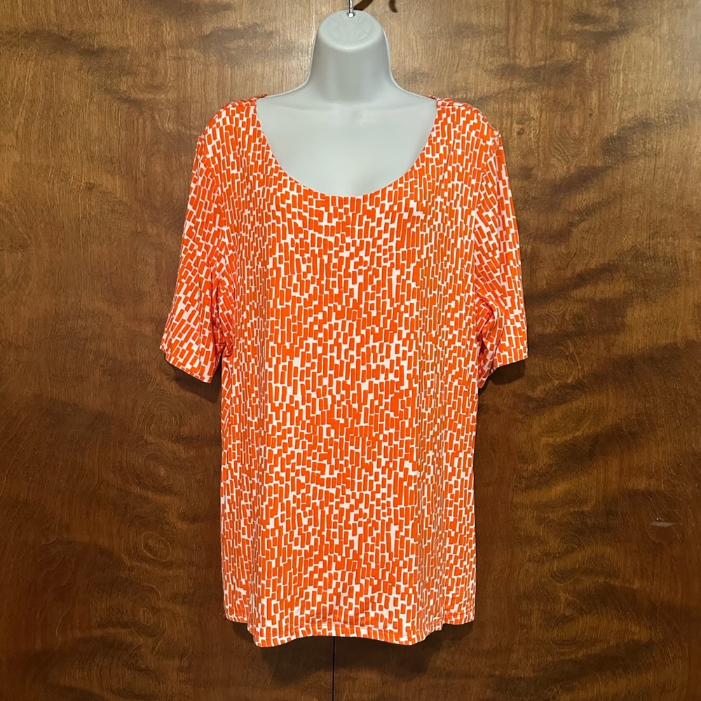 Chicos Size 3 Short Sleeve Geo Print Tee Womens XL Orange & White Rayon Knit